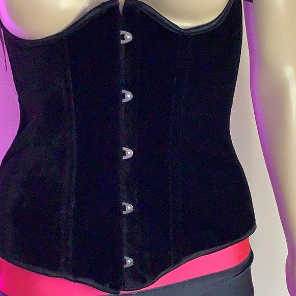 SMALL VELVET PRINCESS CORSET - Picture 10 of 13